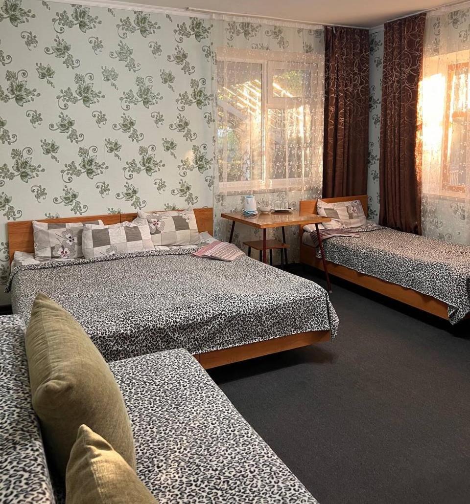 Podsolnukhi Guest House Cholpon-Ata Bagian luar foto