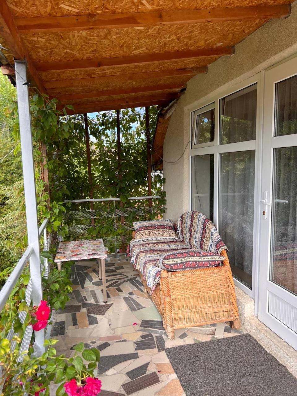 Podsolnukhi Guest House Cholpon-Ata Bagian luar foto