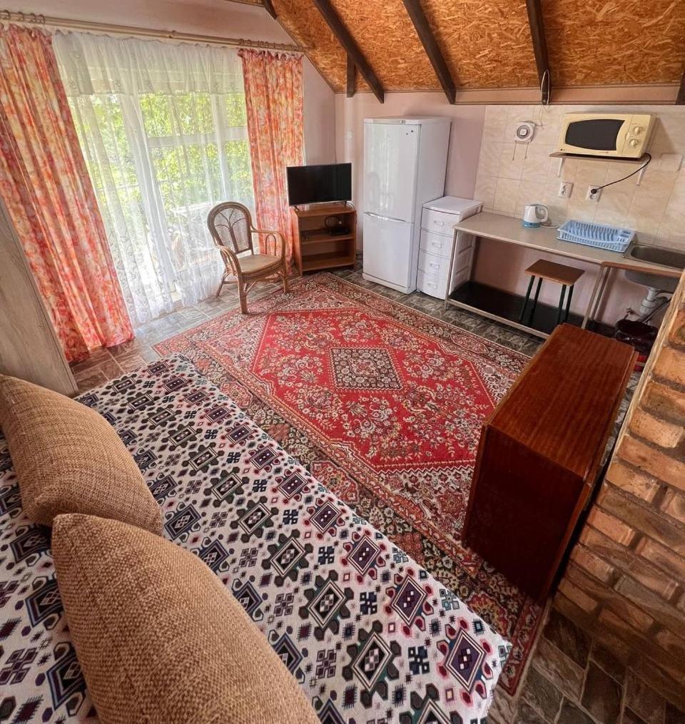 Podsolnukhi Guest House Cholpon-Ata Bagian luar foto