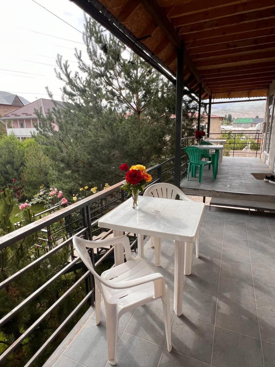 Podsolnukhi Guest House Cholpon-Ata Bagian luar foto