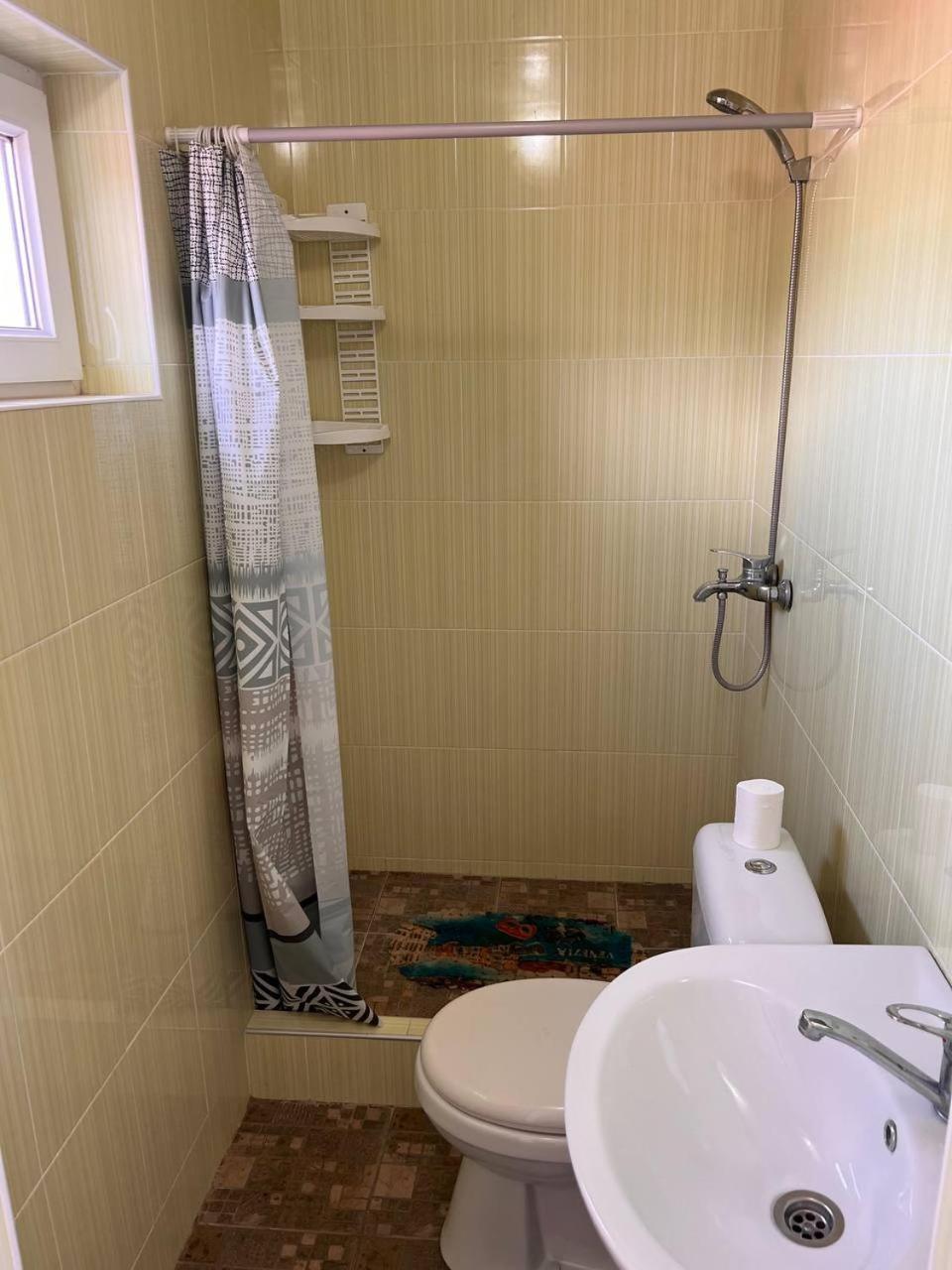 Podsolnukhi Guest House Cholpon-Ata Bagian luar foto