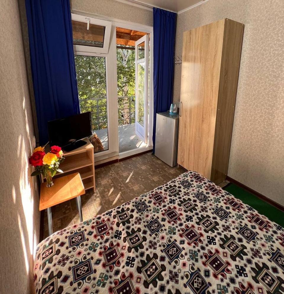 Podsolnukhi Guest House Cholpon-Ata Bagian luar foto