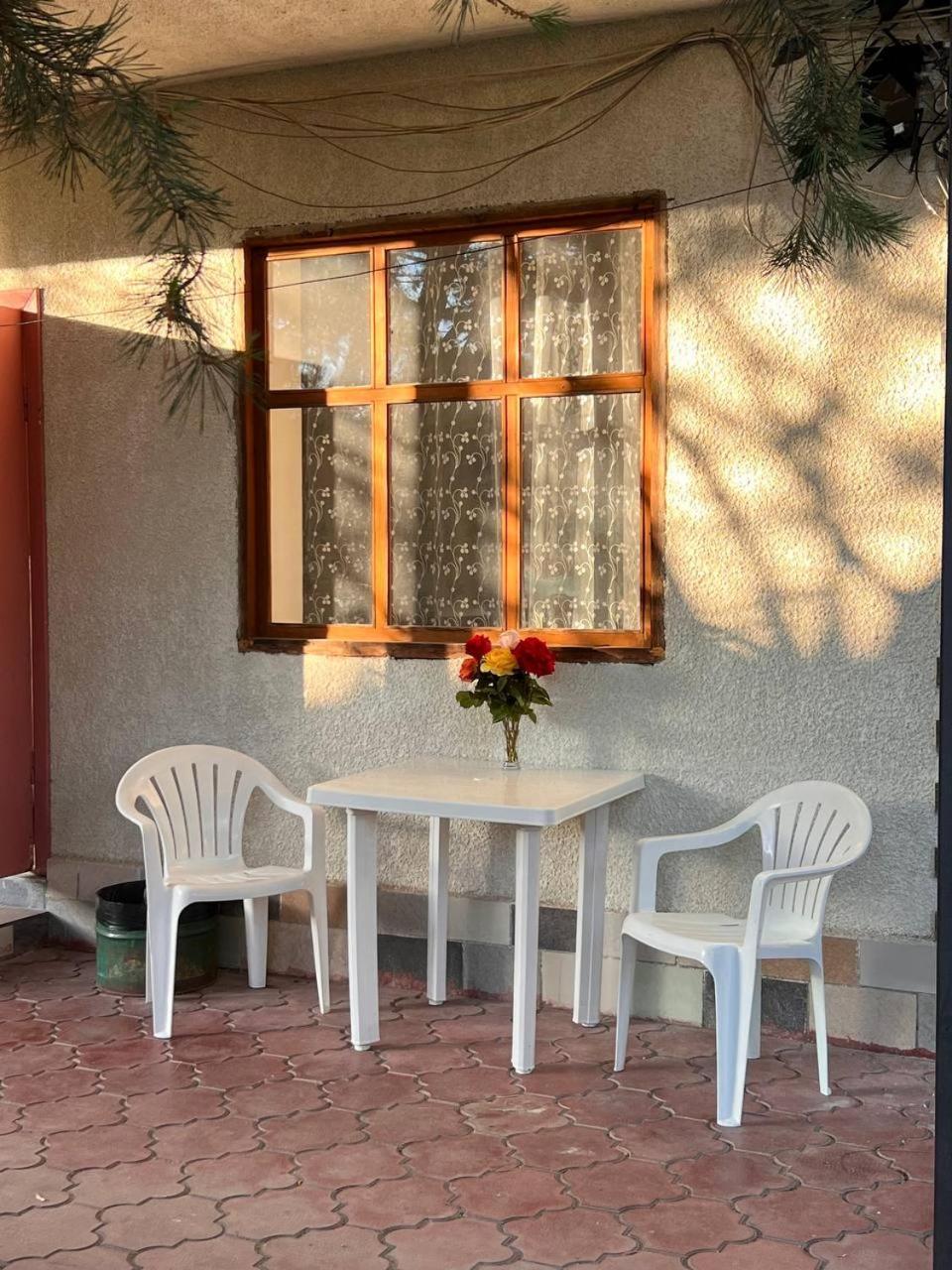 Podsolnukhi Guest House Cholpon-Ata Bagian luar foto
